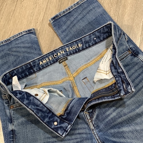 American Eagle Airflex+ Light Wash Slim Straight Stretch Jeans size 30x32 - Picture 8 of 11